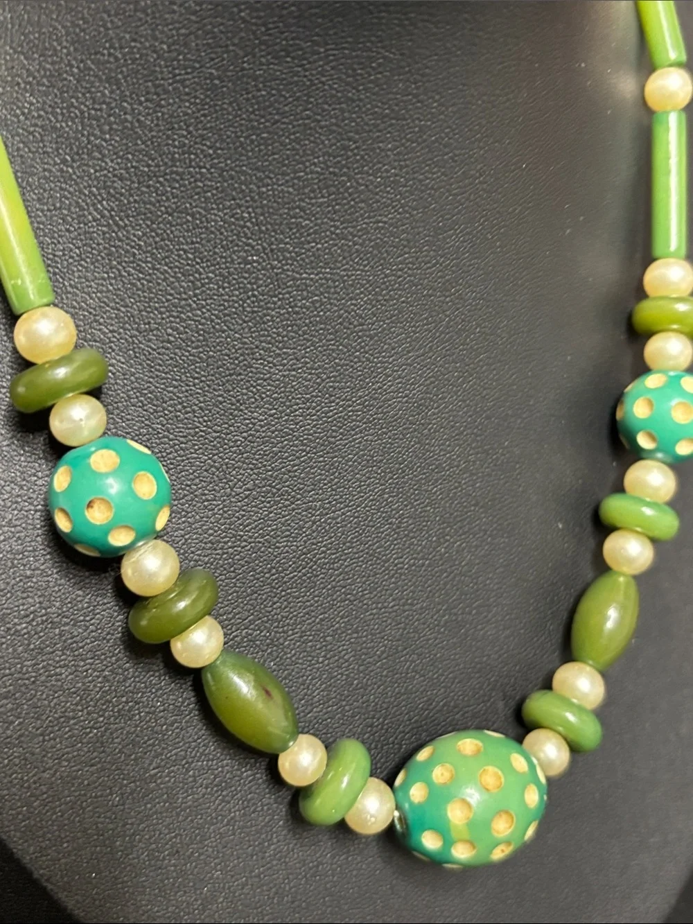 Vintage Unique Pinup Celluloid Green Beaded Pearl Necklace